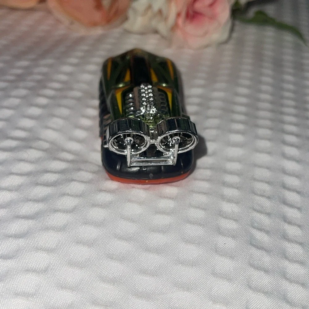 2014 HOT WHEELS HOVER STORM SHARK CONTROL METAL FLAKE GREEN 2 5/8